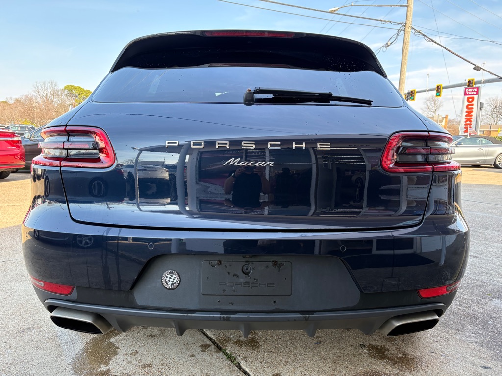 Photo 5 of this PORSCHE MACAN