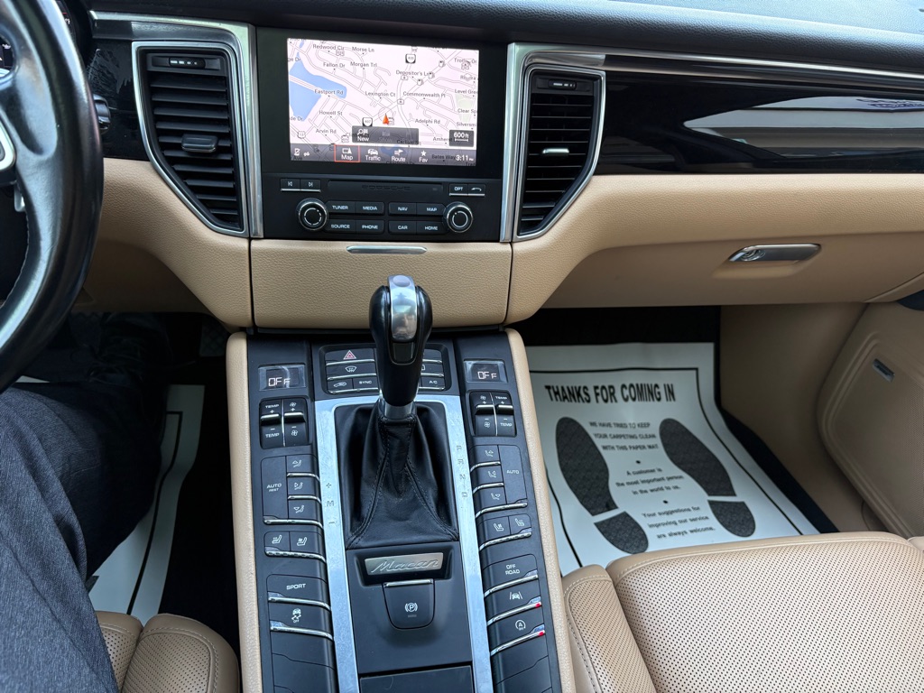 Photo 23 of this PORSCHE MACAN