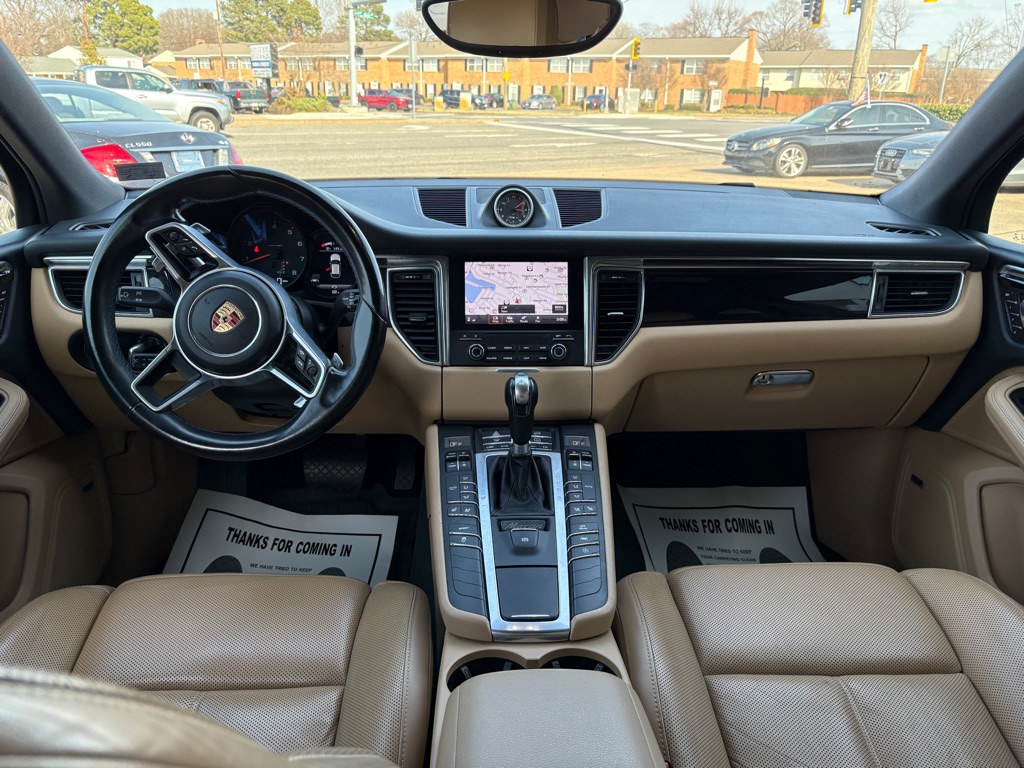Photo 12 of this PORSCHE MACAN