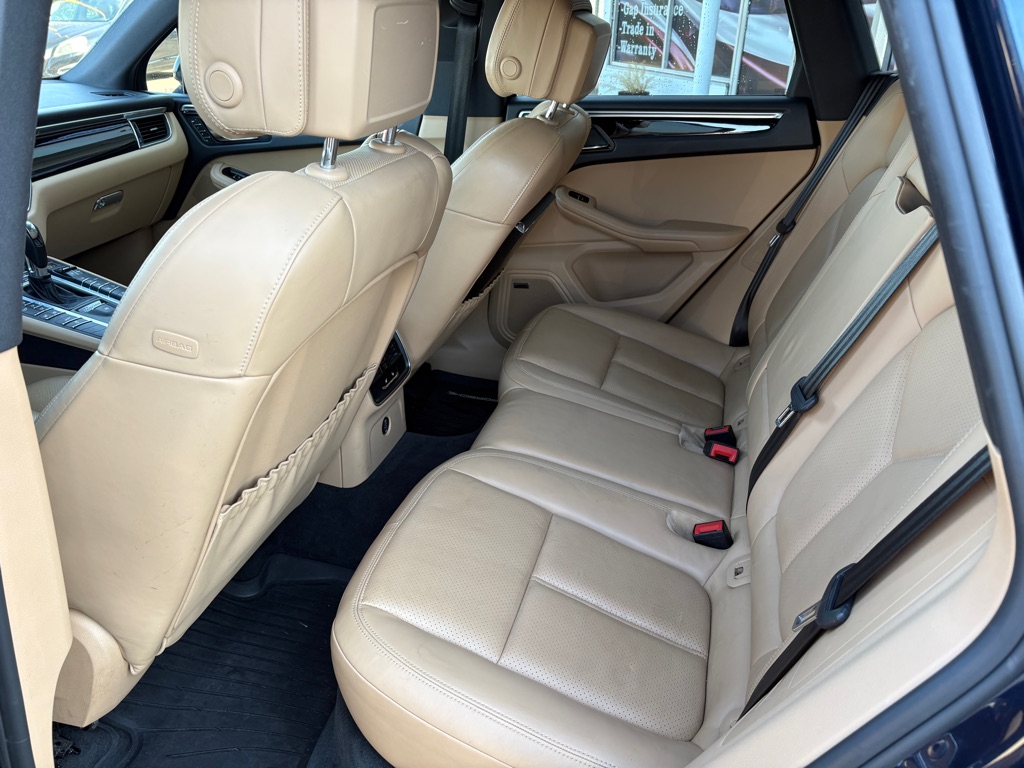Photo 11 of this PORSCHE MACAN