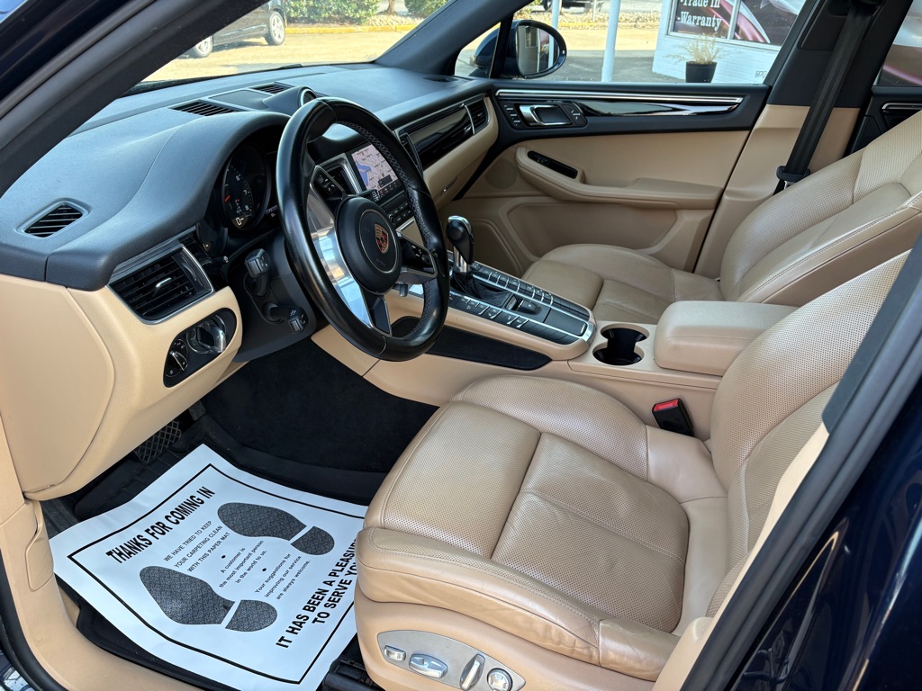 Photo 10 of this PORSCHE MACAN