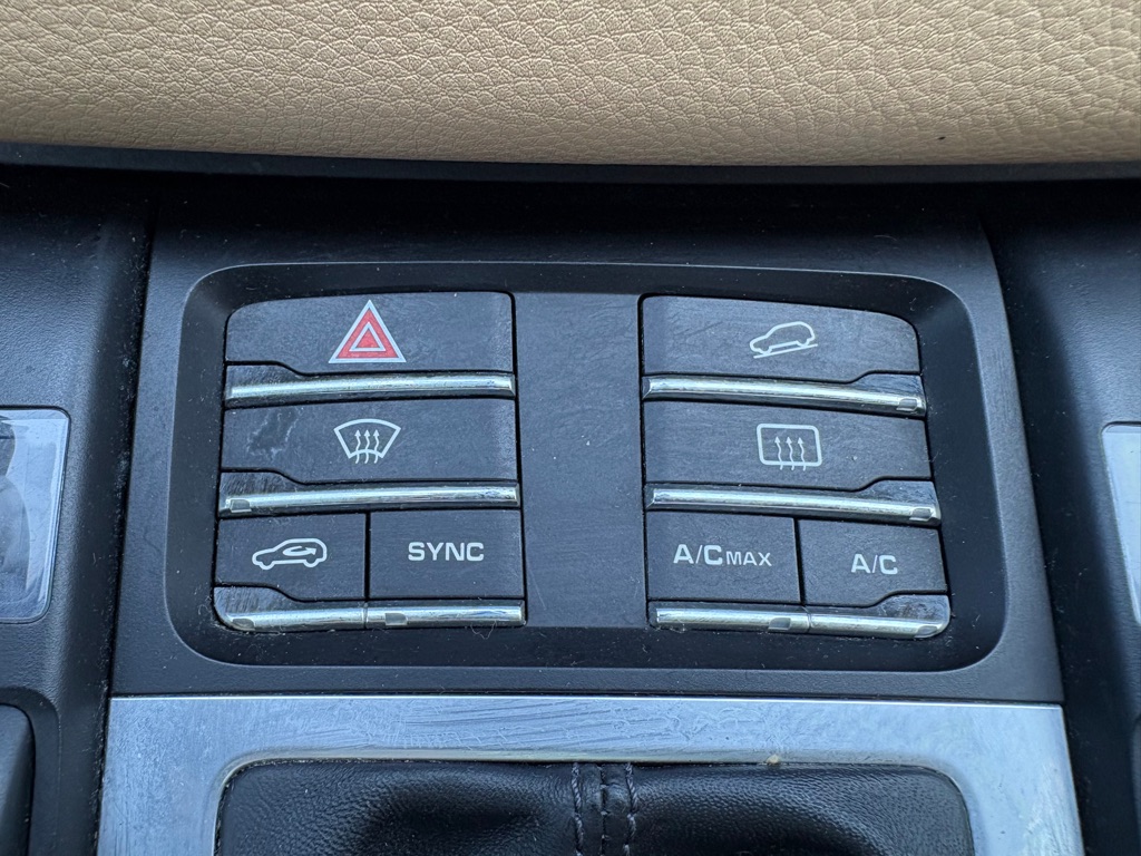 Photo 25 of this PORSCHE MACAN
