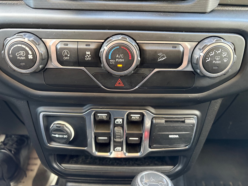 Photo 21 of this JEEP WRANGLER UNLIMI
