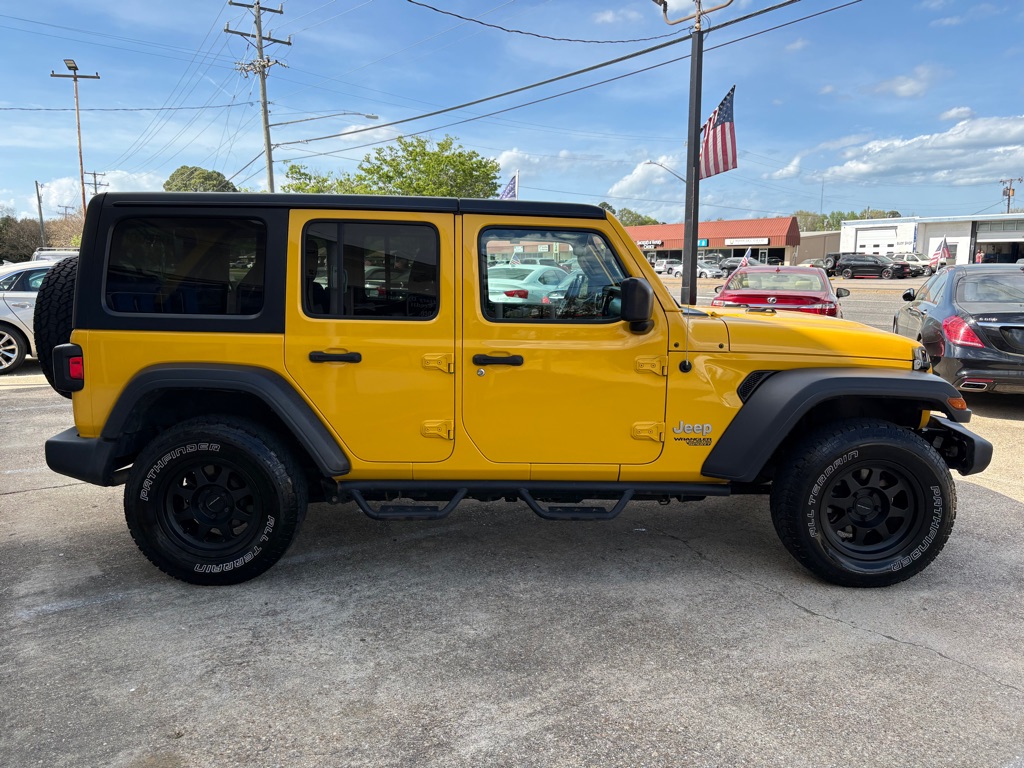Photo 8 of this JEEP WRANGLER UNLIMI