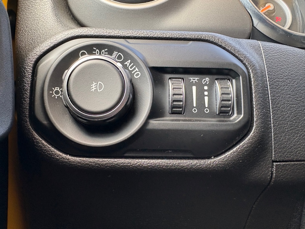 Photo 19 of this JEEP WRANGLER UNLIMI