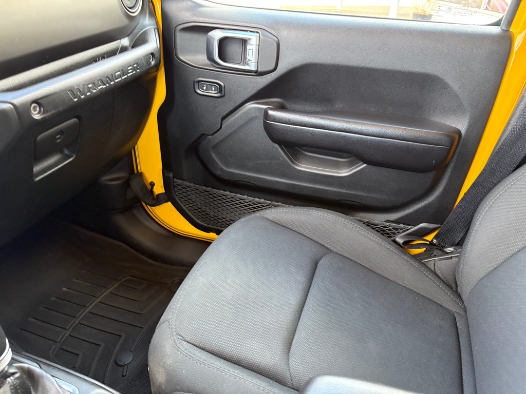 Photo 24 of this JEEP WRANGLER UNLIMI