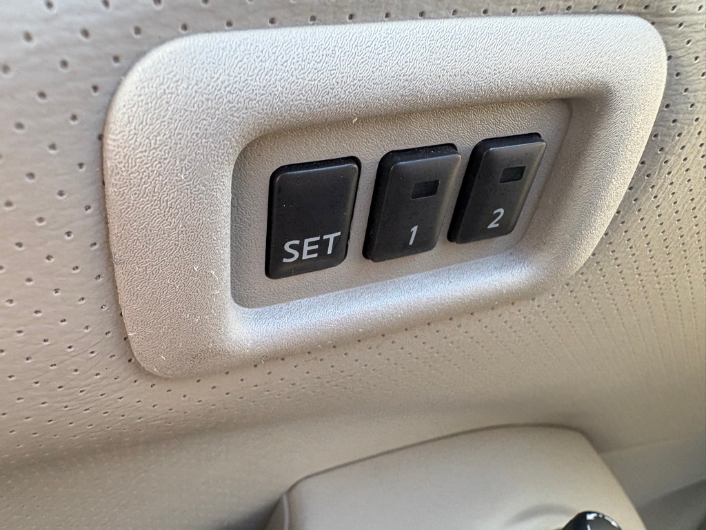 Photo 25 of this NISSAN QUEST