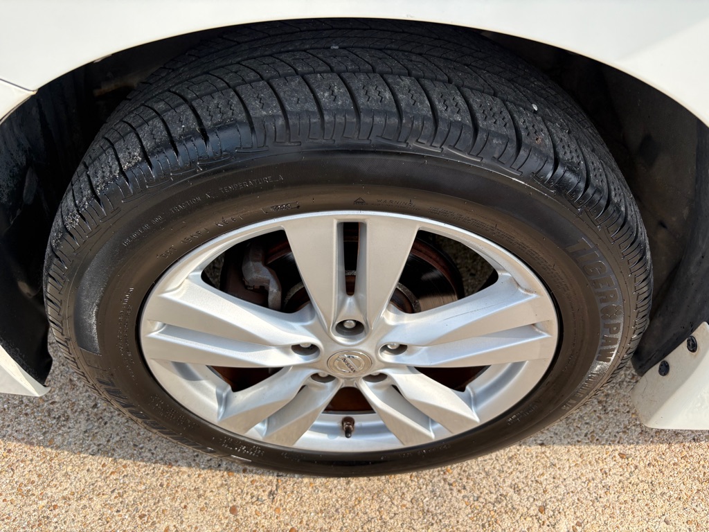 Photo 32 of this NISSAN QUEST