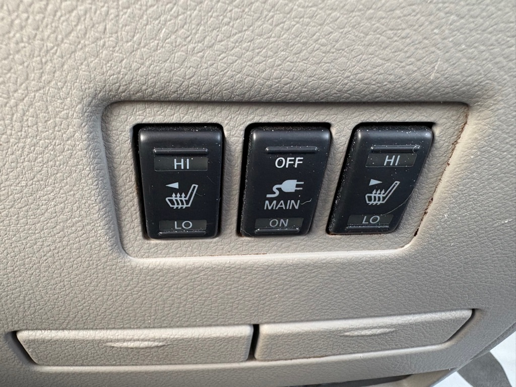 Photo 28 of this NISSAN QUEST