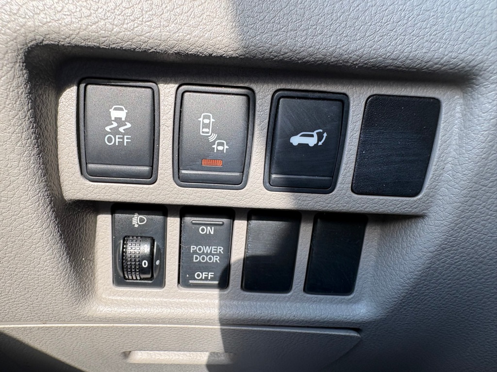 Photo 23 of this NISSAN QUEST