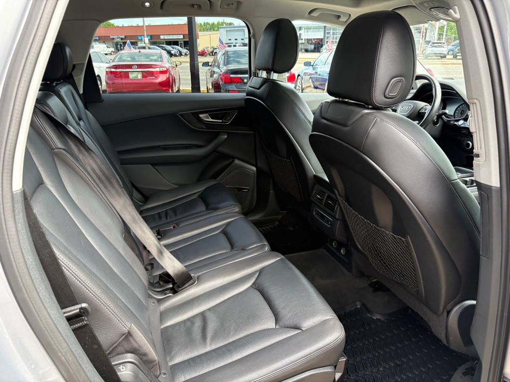 Photo 14 of this AUDI Q7