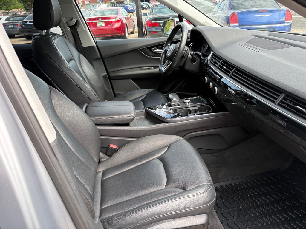Photo 15 of this AUDI Q7