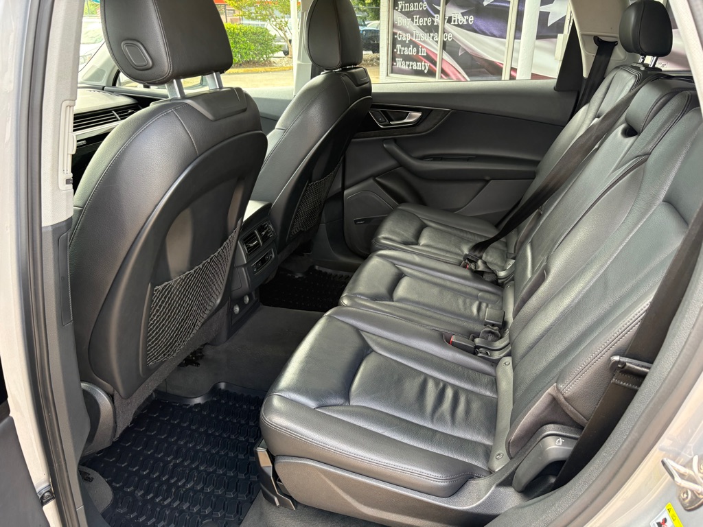 Photo 11 of this AUDI Q7