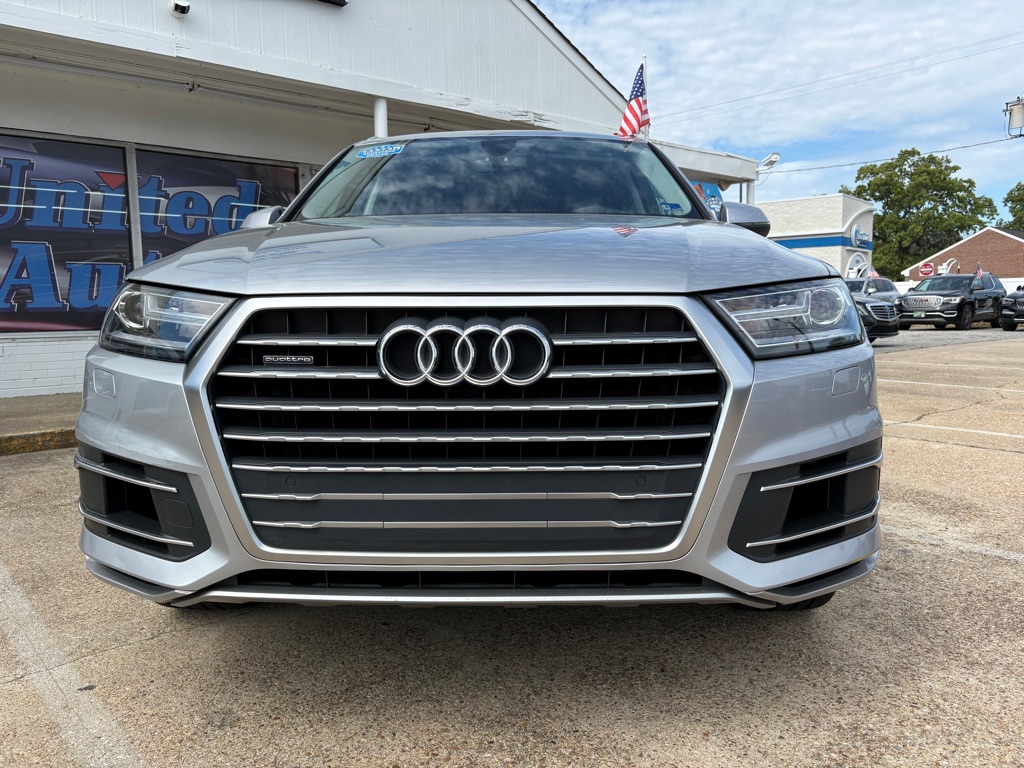 Photo 2 of this AUDI Q7