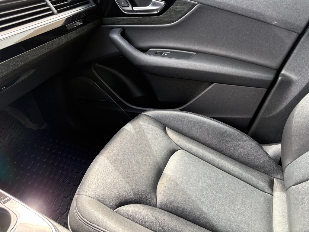 Photo 28 of this AUDI Q7