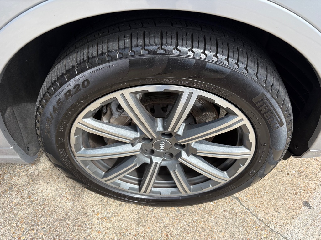 Photo 33 of this AUDI Q7