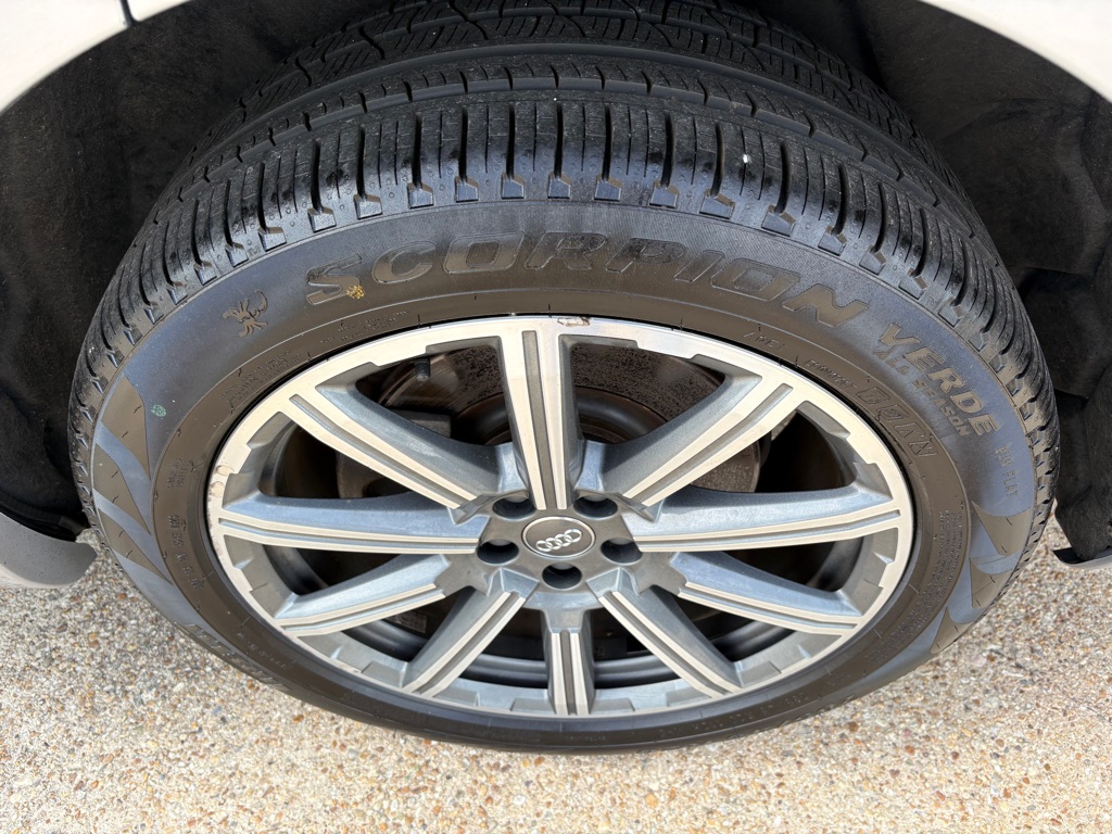 Photo 31 of this AUDI Q7