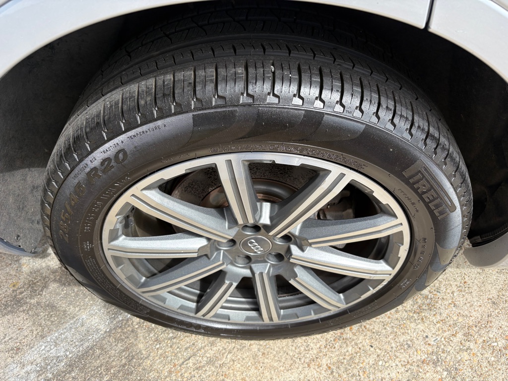 Photo 32 of this AUDI Q7