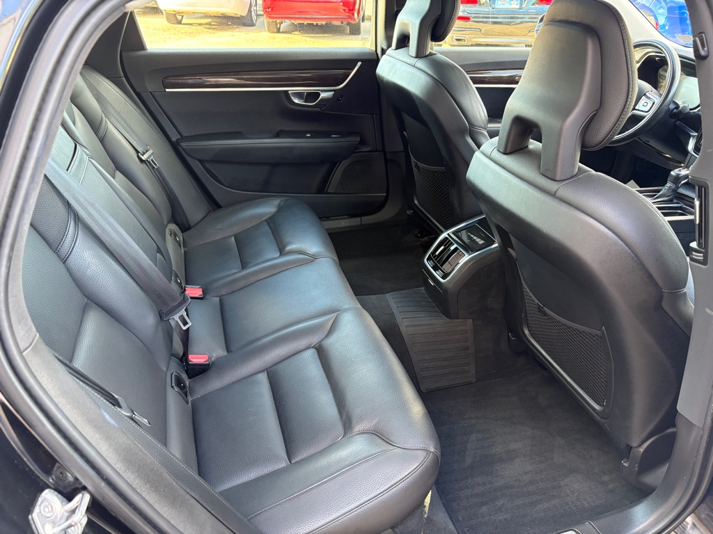 Photo 13 of this VOLVO S90