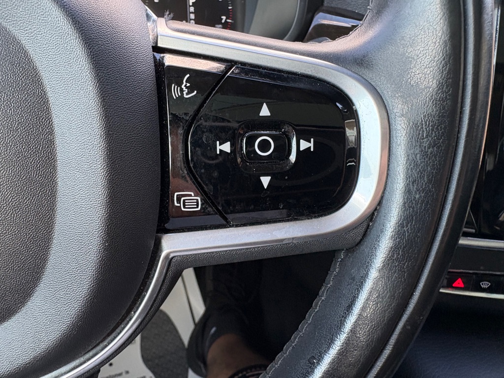 Photo 19 of this VOLVO S90