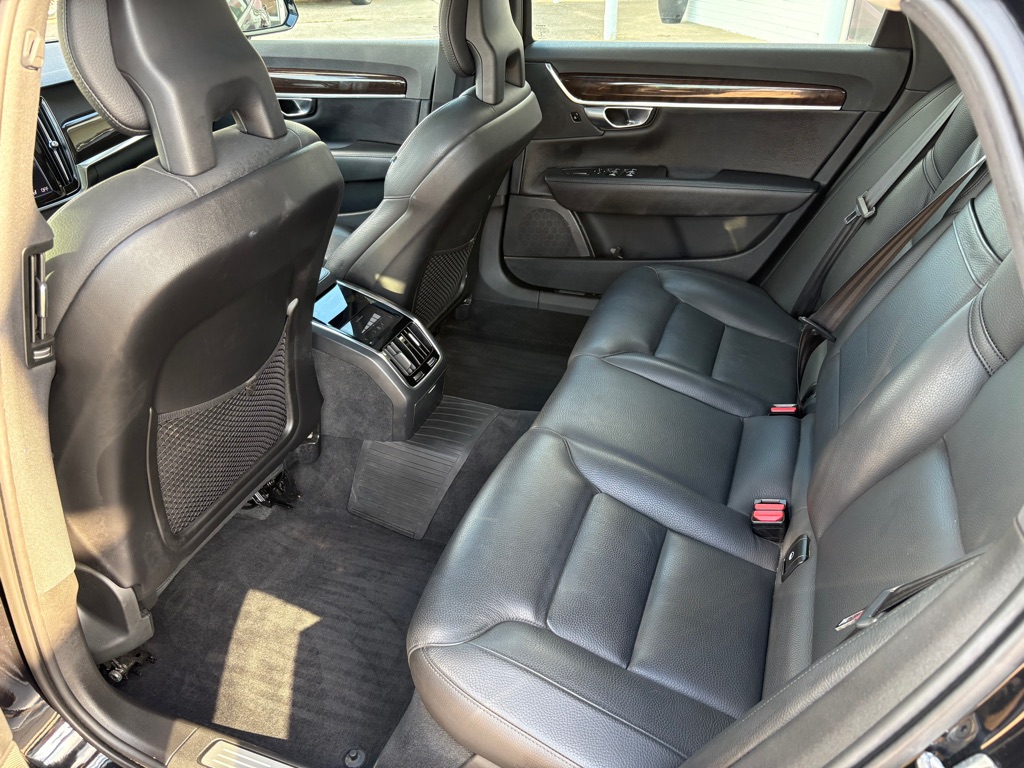 Photo 11 of this VOLVO S90
