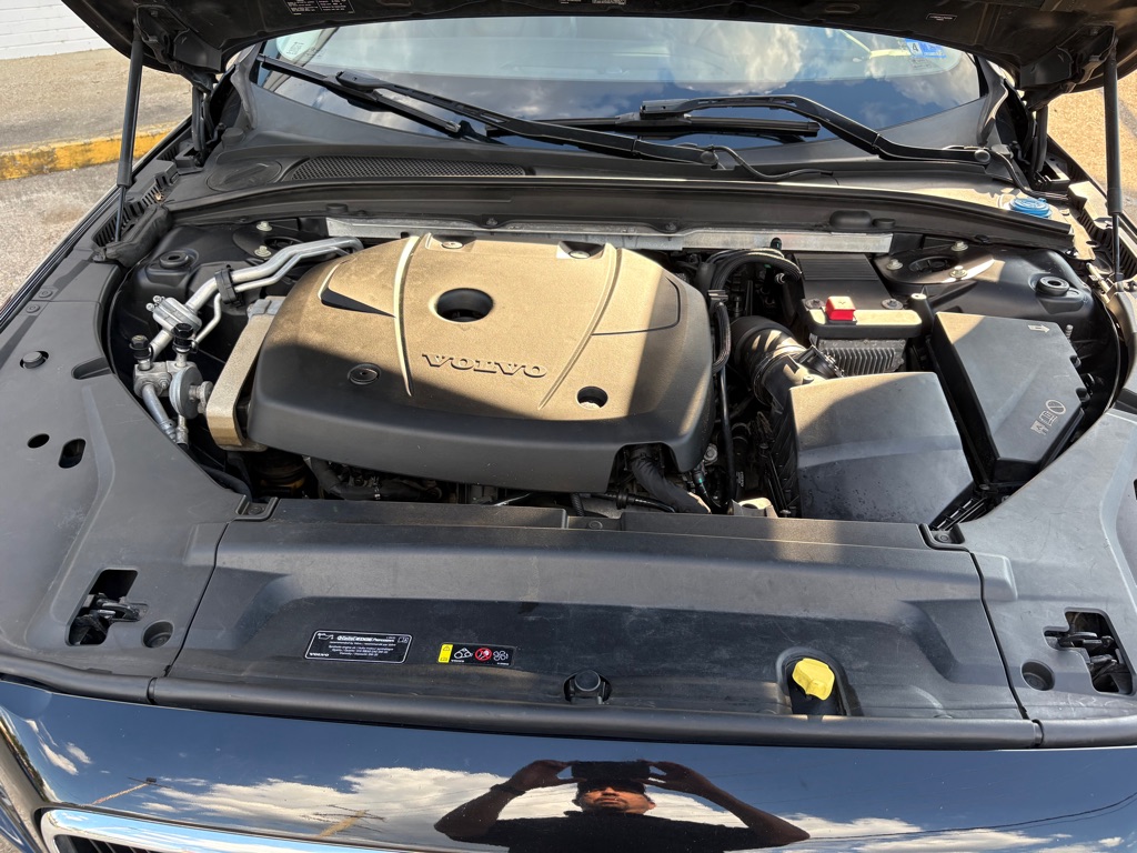 Photo 32 of this VOLVO S90