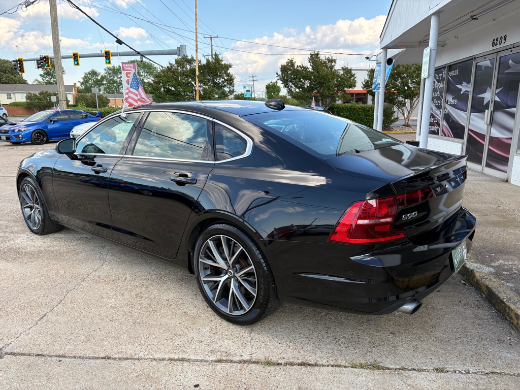 Photo 4 of this VOLVO S90