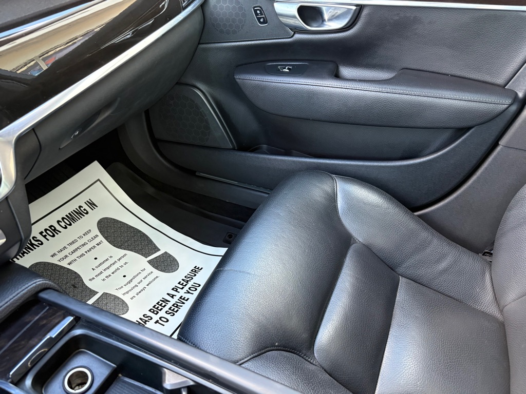 Photo 26 of this VOLVO S90