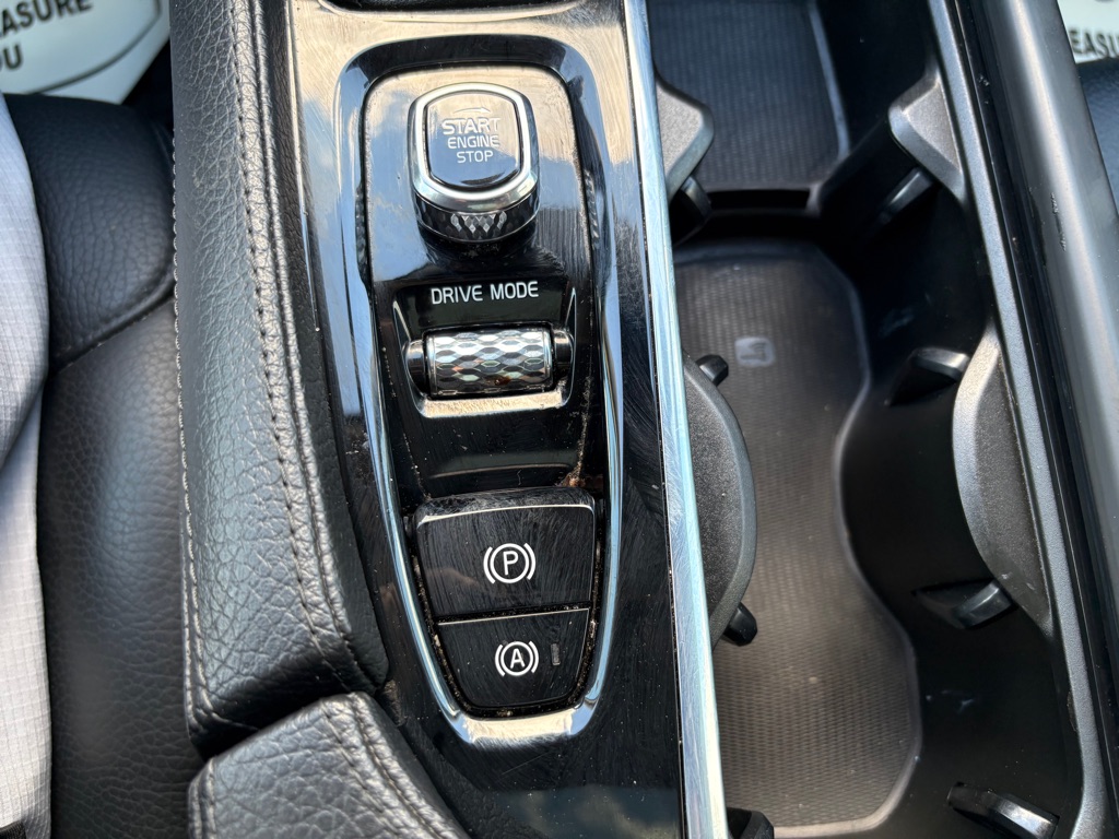 Photo 25 of this VOLVO S90