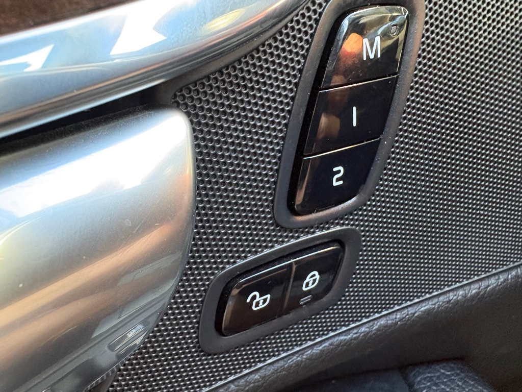 Photo 22 of this VOLVO S90