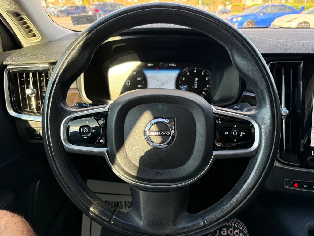 Photo 18 of this VOLVO S90
