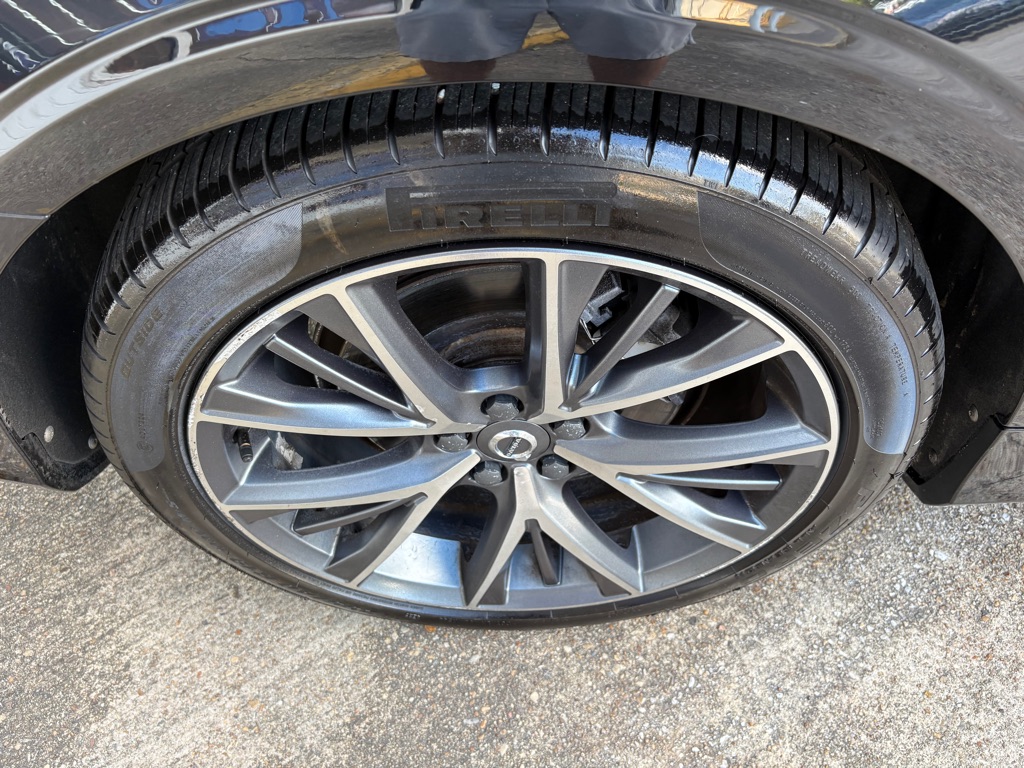 Photo 30 of this VOLVO S90