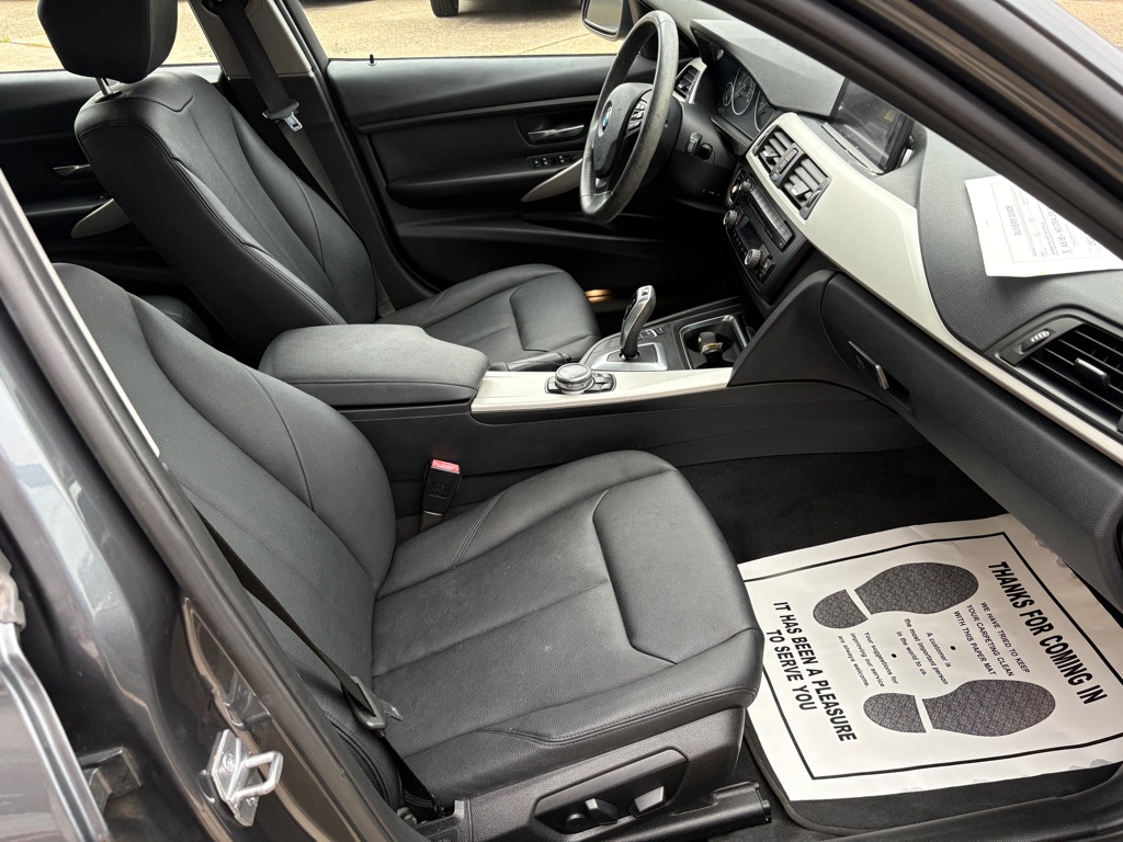 Photo 13 of this BMW 320
