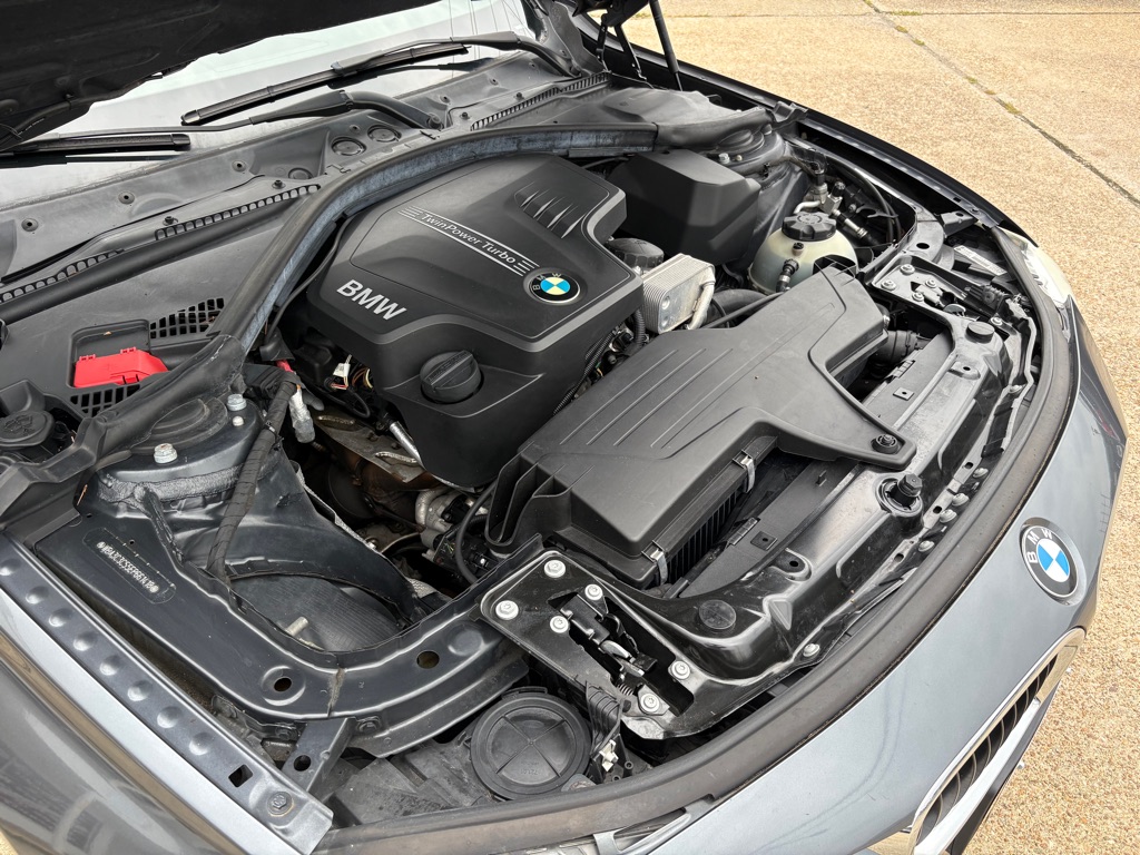 Photo 31 of this BMW 320