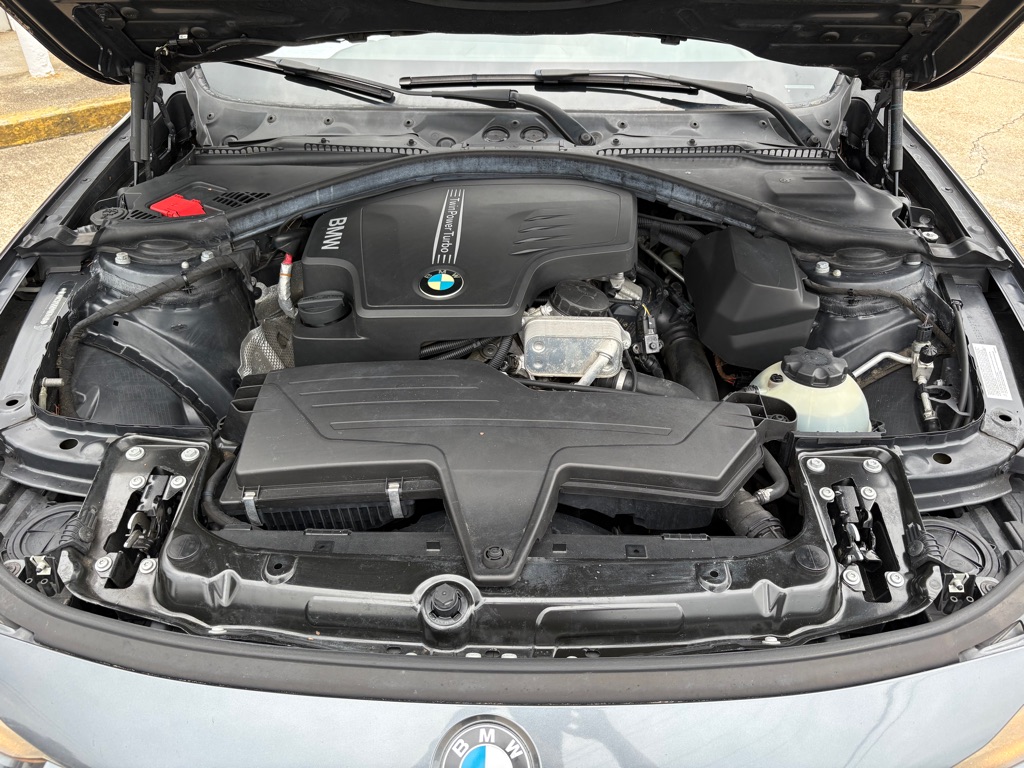 Photo 30 of this BMW 320