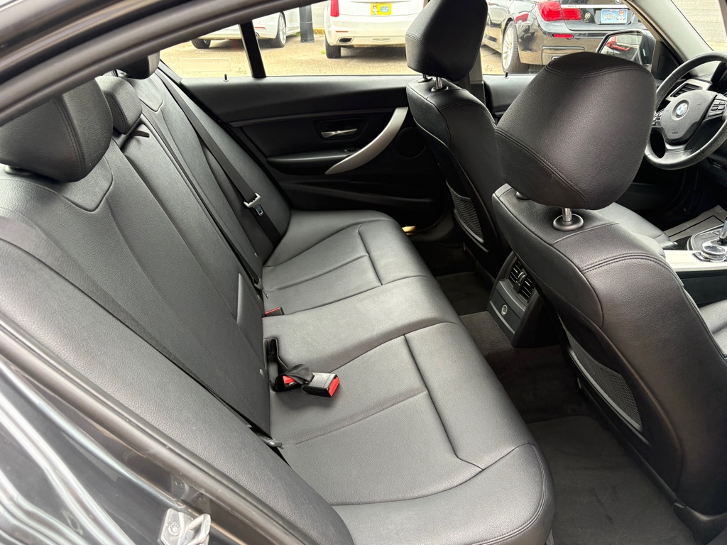 Photo 12 of this BMW 320