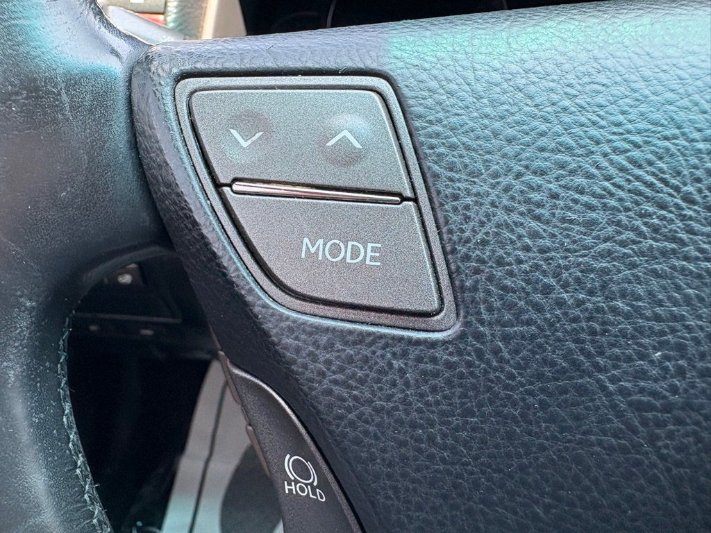 Photo 21 of this LEXUS LS