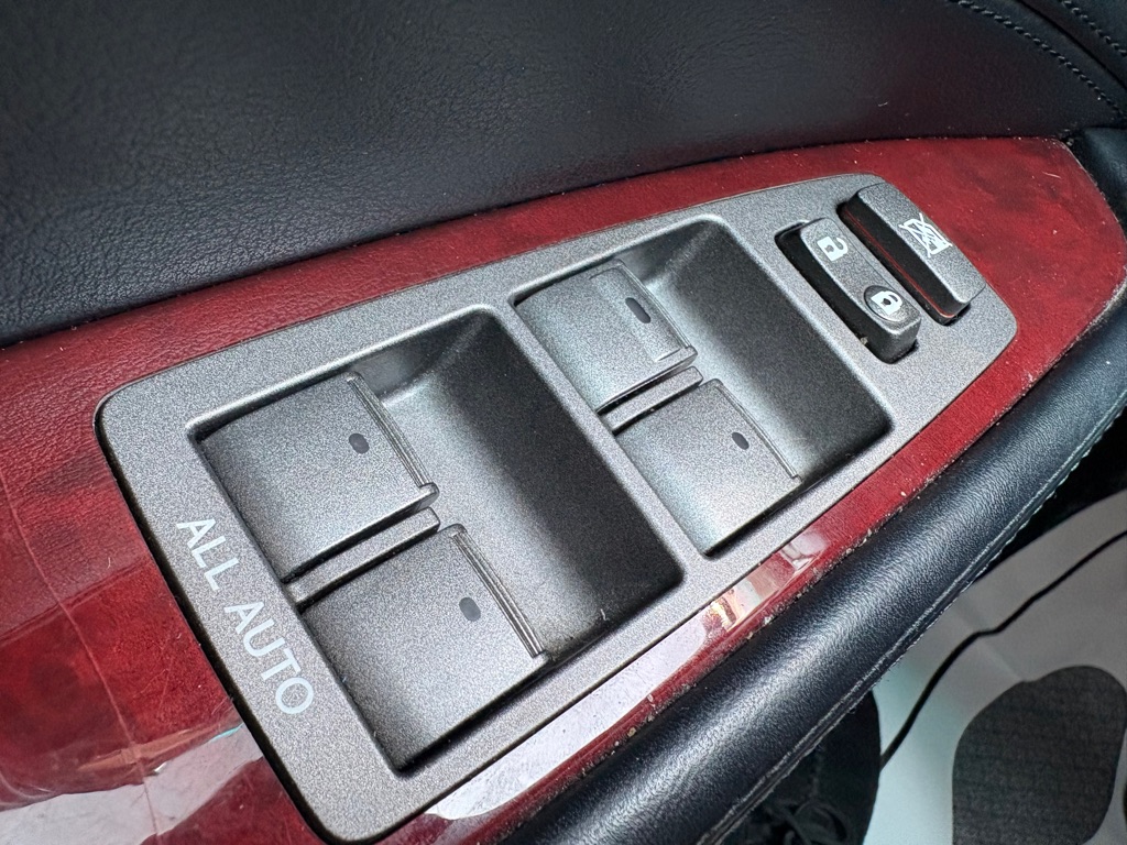 Photo 23 of this LEXUS LS