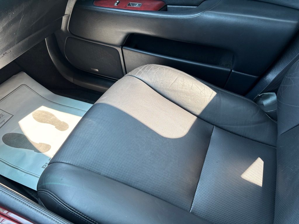 Photo 29 of this LEXUS LS