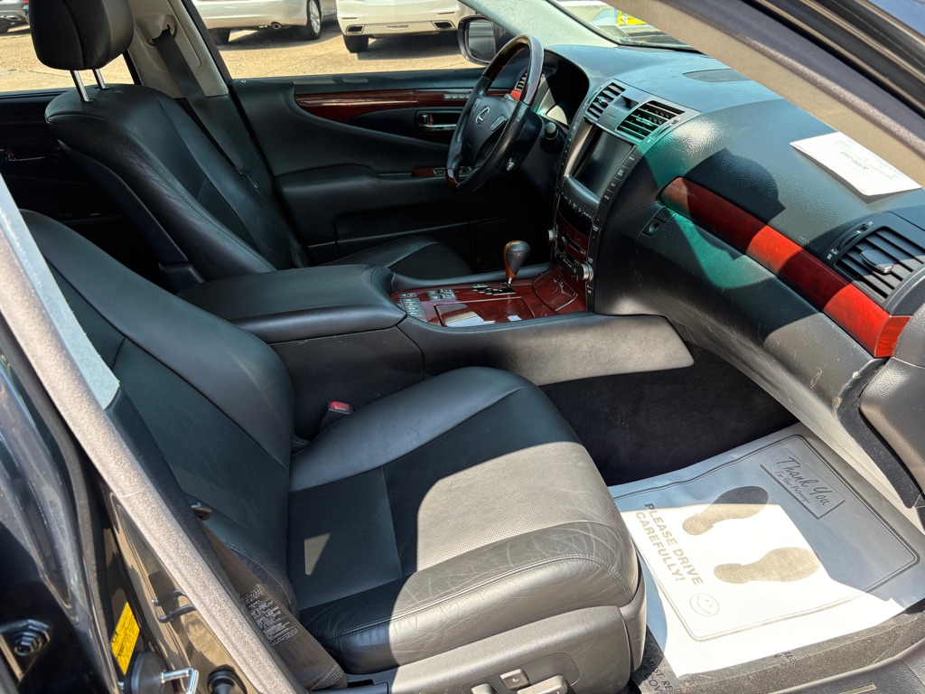 Photo 15 of this LEXUS LS