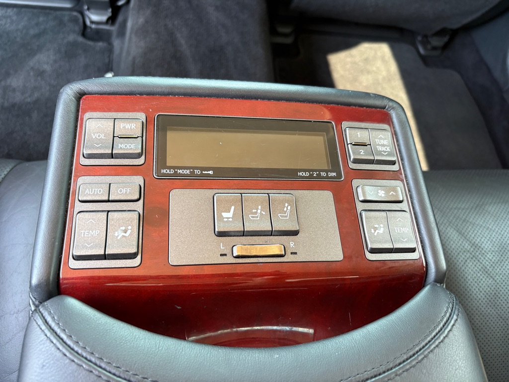 Photo 12 of this LEXUS LS