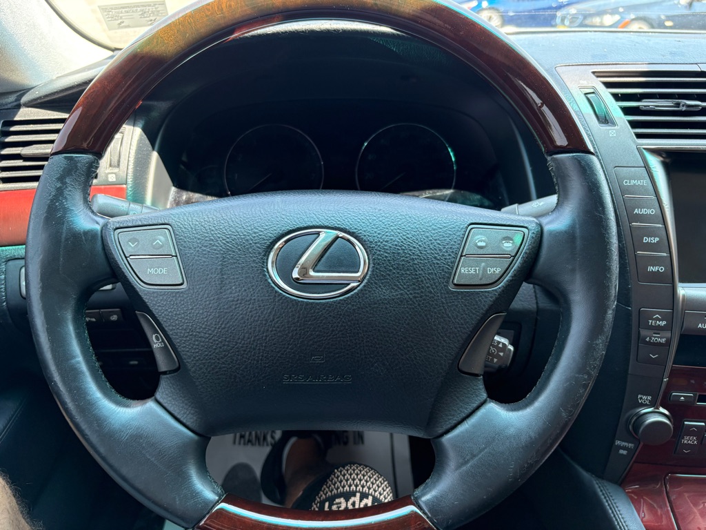 Photo 19 of this LEXUS LS