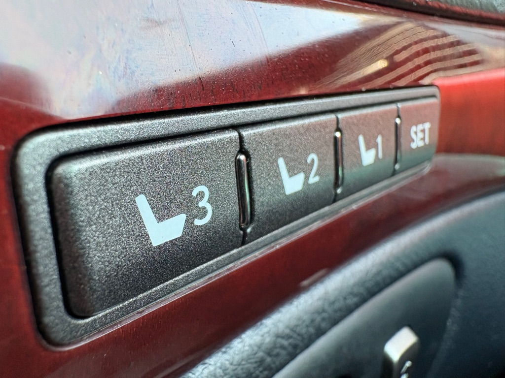 Photo 24 of this LEXUS LS
