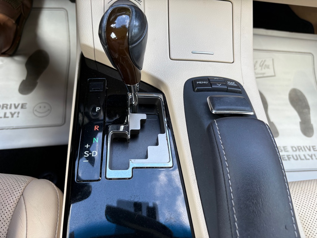 Photo 27 of this LEXUS ES