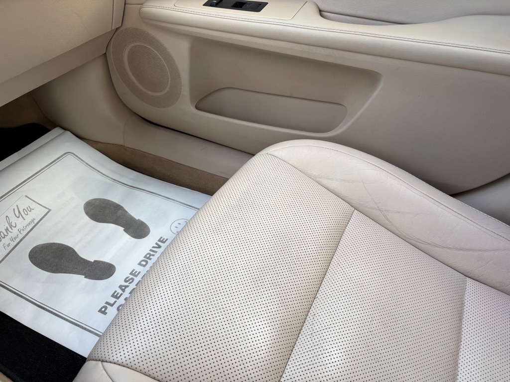 Photo 28 of this LEXUS ES