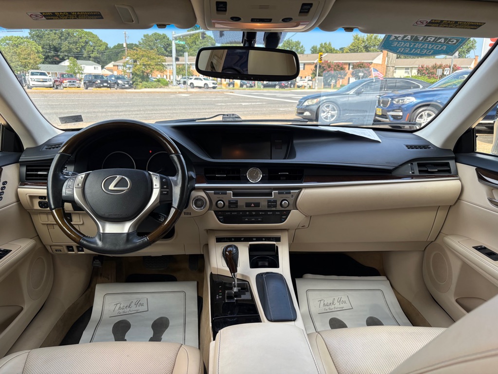 Photo 12 of this LEXUS ES