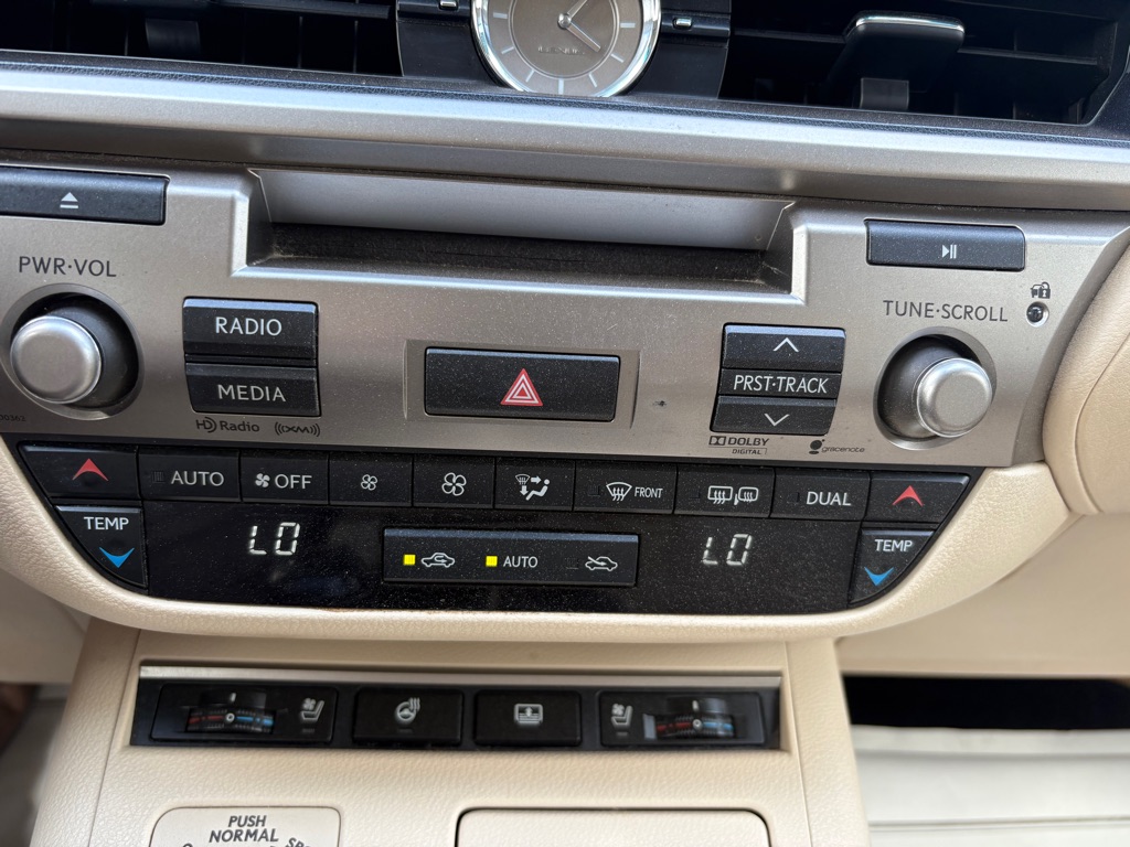 Photo 25 of this LEXUS ES