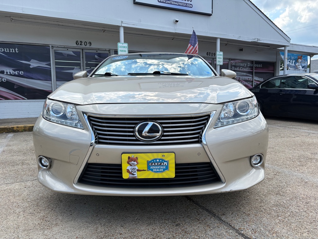 Photo 2 of this LEXUS ES