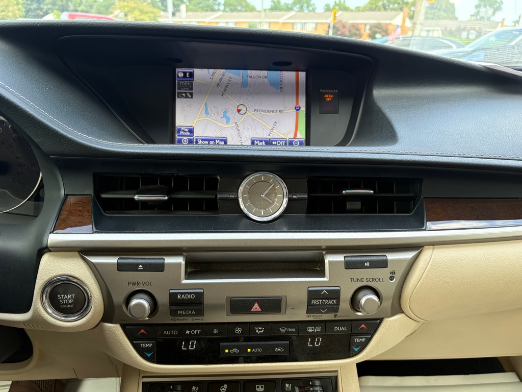 Photo 24 of this LEXUS ES