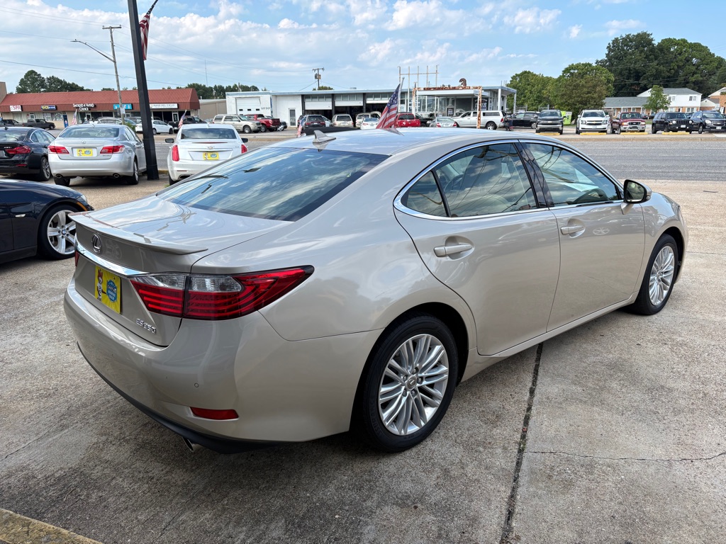 Photo 7 of this LEXUS ES